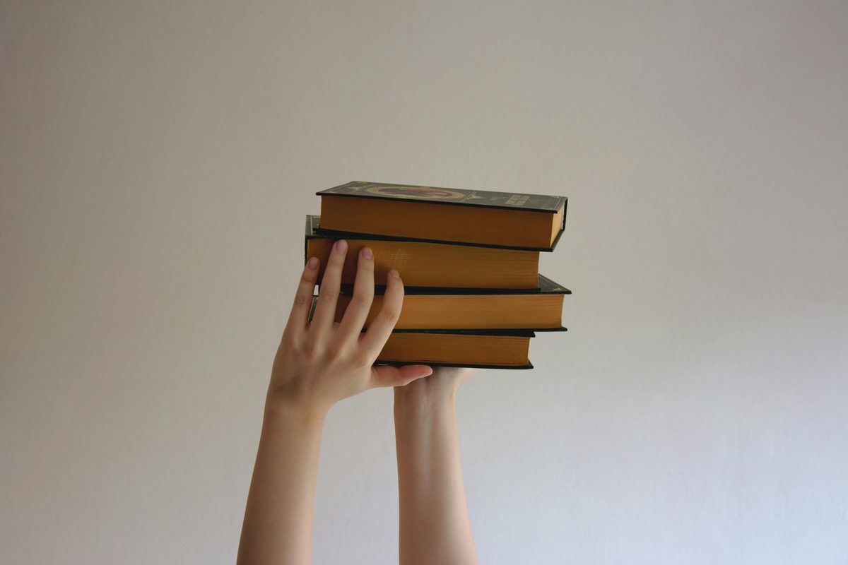 10 Best Books & Educational Shopify Stores (2026)