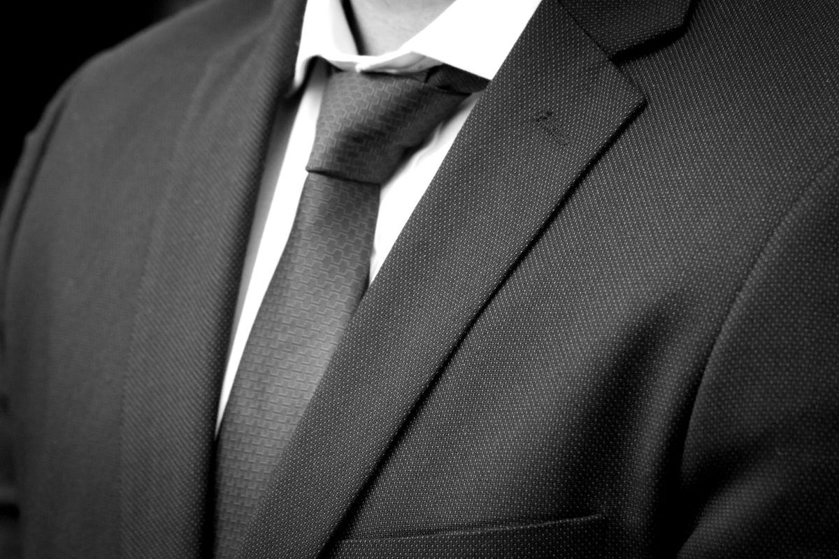 10 Best Suit Shopify Stores (2026)